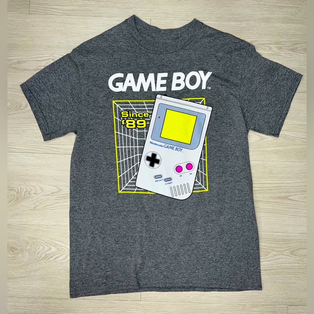 Game Boy Men's Retro 1989 Video Game Console Graphic T-Shirt
Size Medium